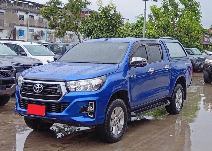 TOYOTA Hilux Revo