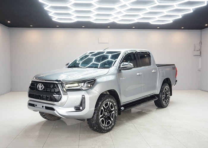 TOYOTA Hilux Revo