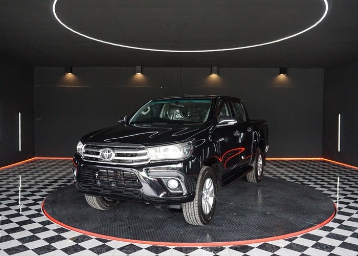 TOYOTA Hilux Revo