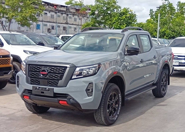 NISSAN 