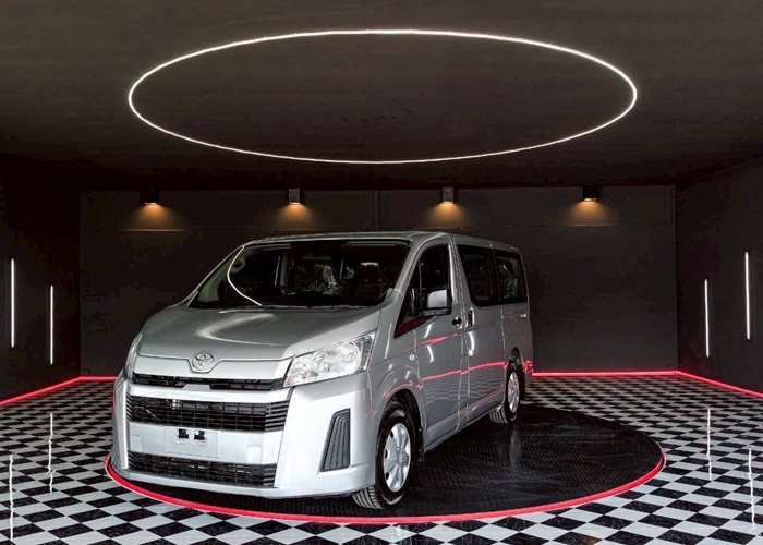 TOYOTA Hiace