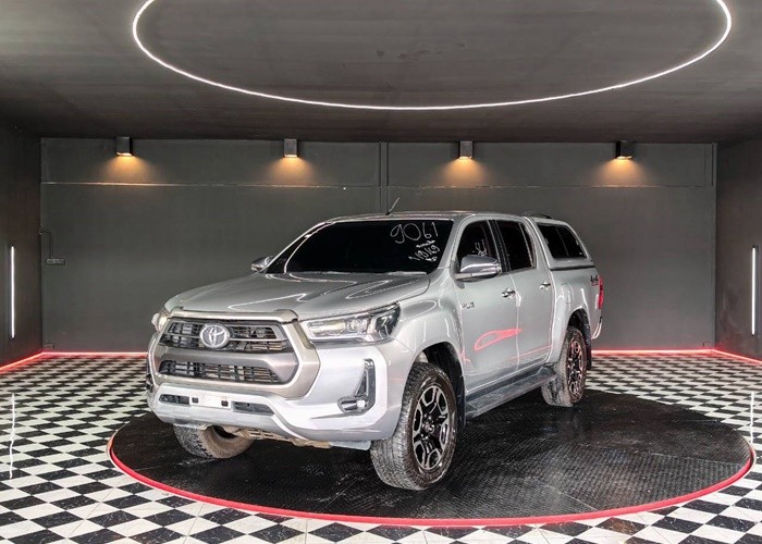 TOYOTA Hilux Revo