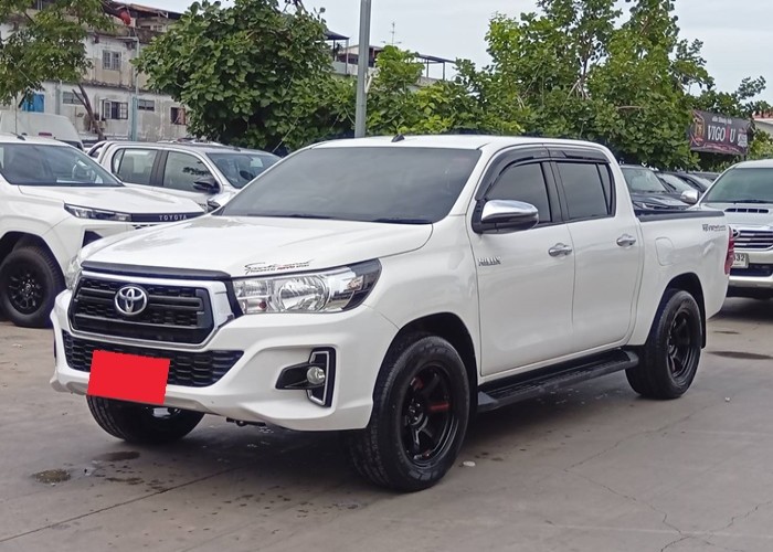 TOYOTA Hilux Revo