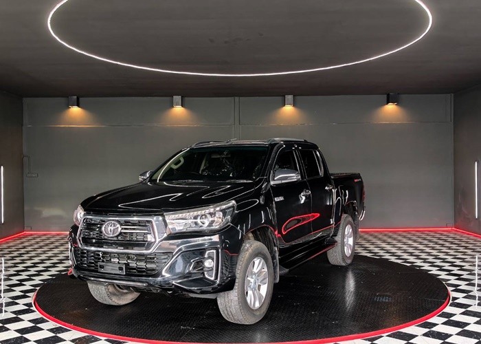 TOYOTA Hilux Revo