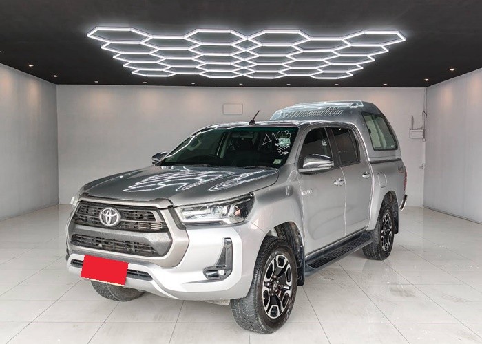 TOYOTA Hilux Revo