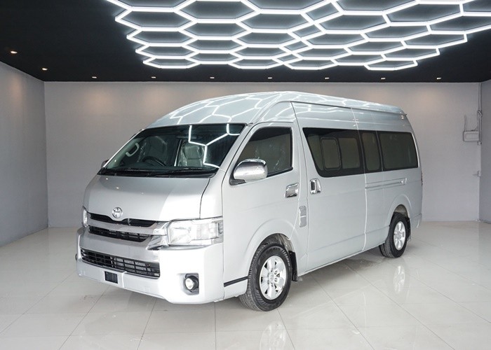 TOYOTA Commuter