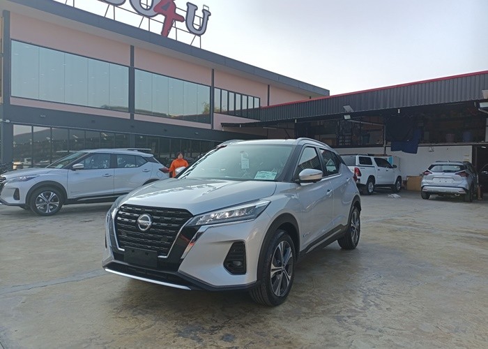 NISSAN 