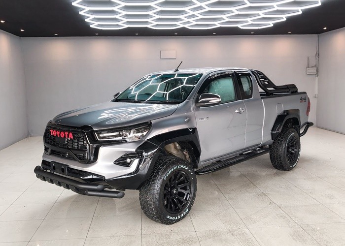 TOYOTA Hilux Revo
