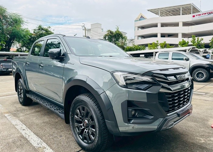 ISUZU 
