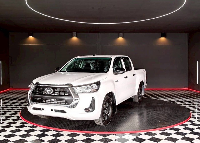 TOYOTA Hilux Revo