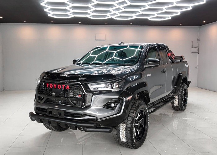 TOYOTA Hilux Revo