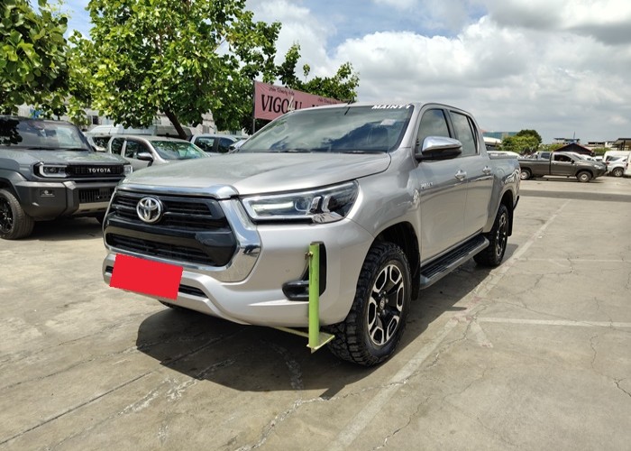 TOYOTA Hilux Revo