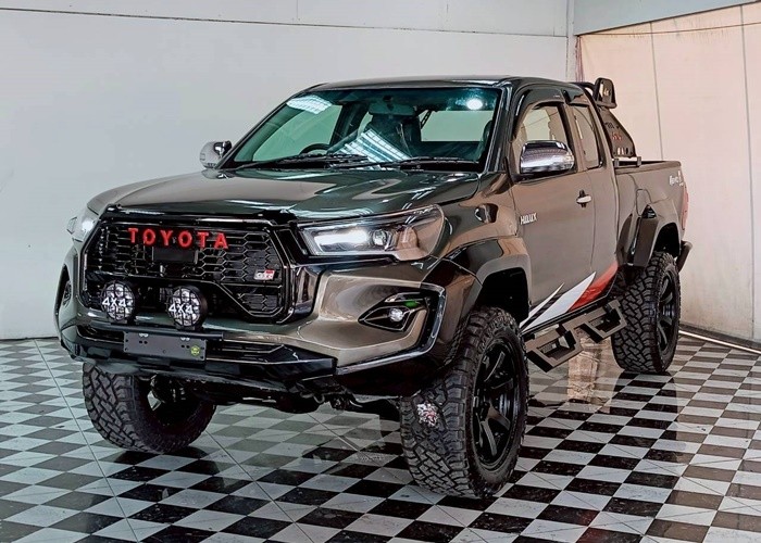 TOYOTA 