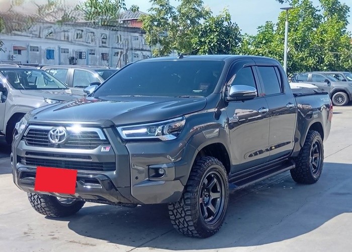 TOYOTA Hilux Revo