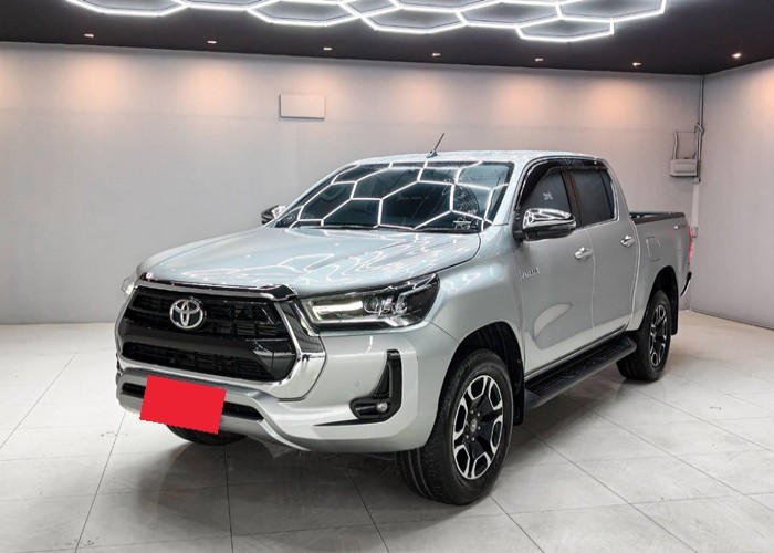 TOYOTA Hilux Revo
