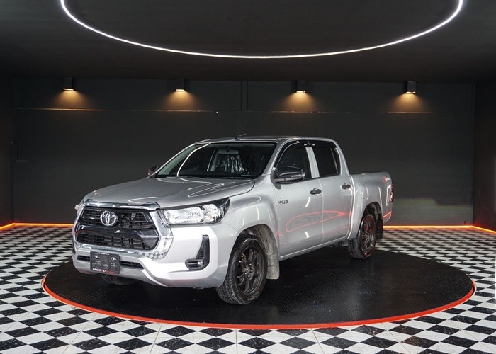 TOYOTA Hilux Revo