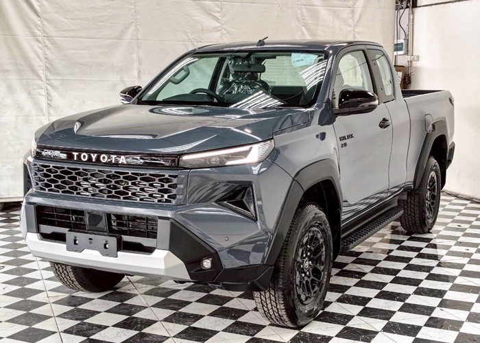 TOYOTA Hilux Travo