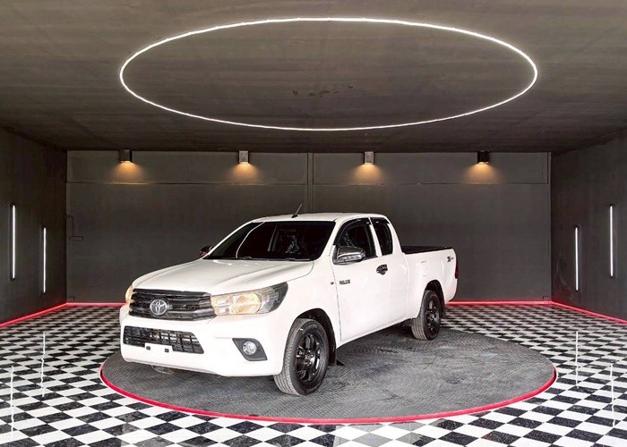 TOYOTA Hilux Revo