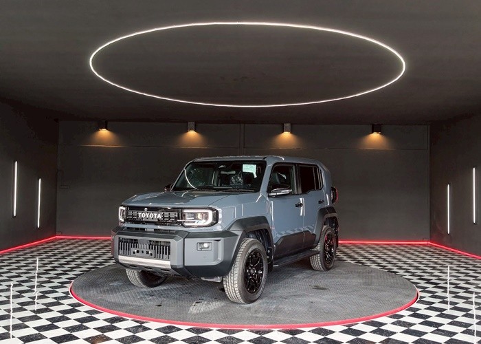 TOYOTA Land Cruiser FJ