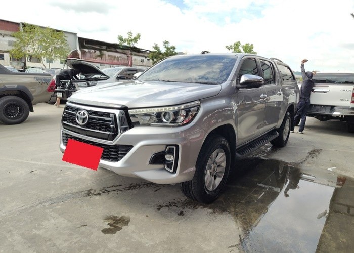 TOYOTA Hilux Revo