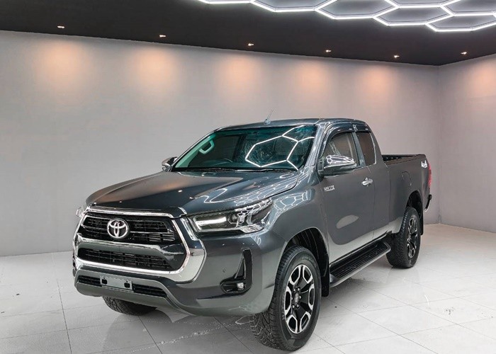 TOYOTA Hilux Revo