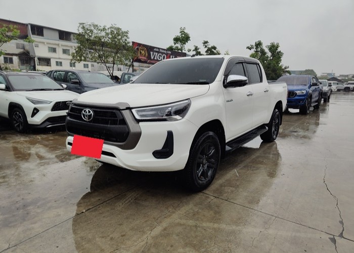 TOYOTA Hilux Revo