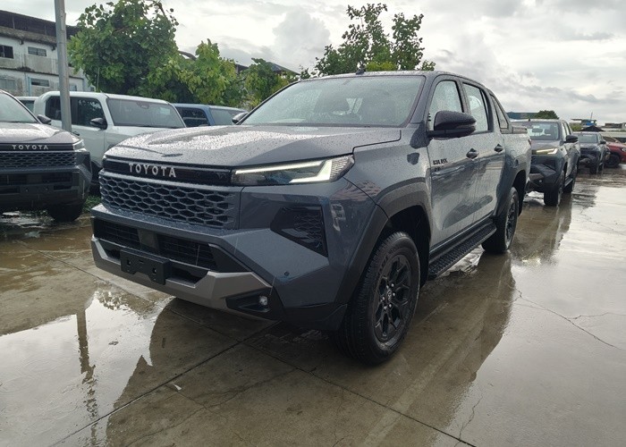 TOYOTA Hilux Travo