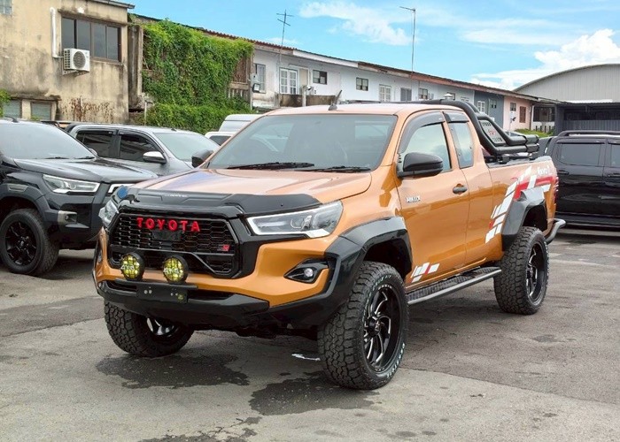 TOYOTA 