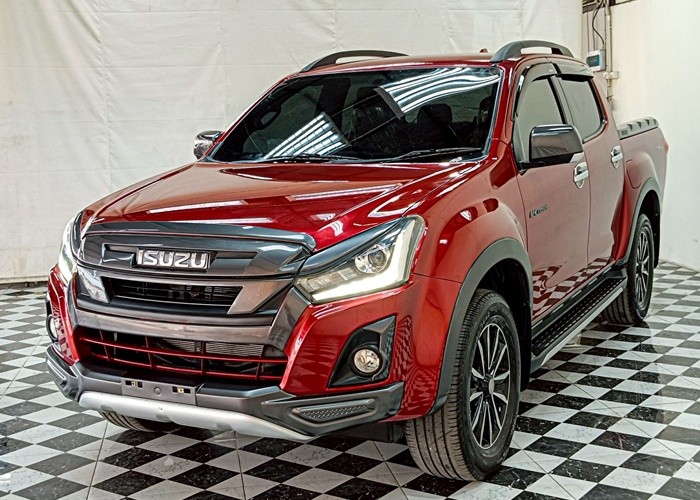 ISUZU 
