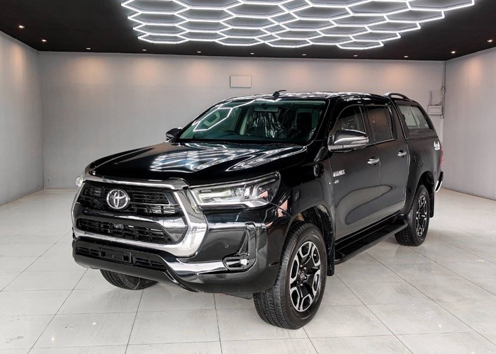 TOYOTA Hilux Revo