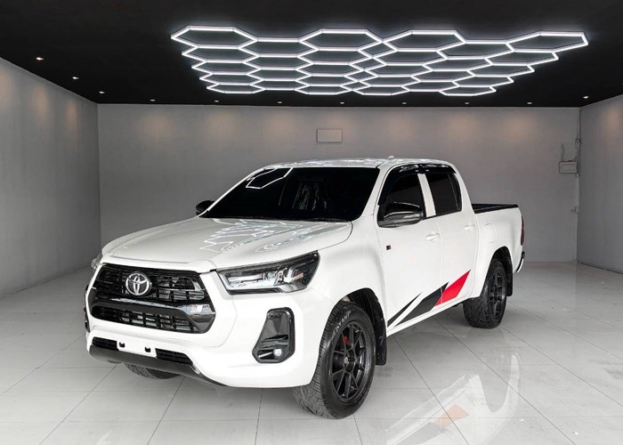 TOYOTA Hilux Revo