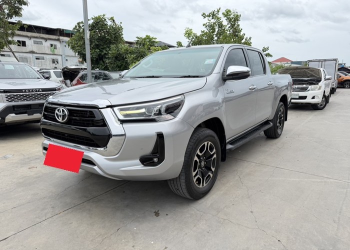 TOYOTA Hilux Revo