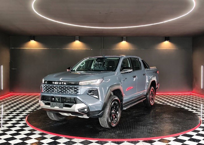 TOYOTA Hilux Travo