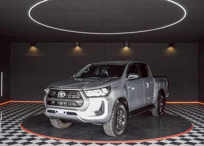 TOYOTA Hilux Revo