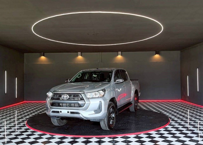 TOYOTA Hilux Revo
