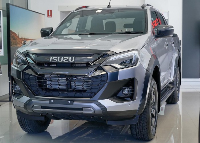 ISUZU 